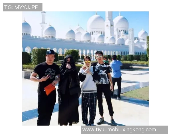 在迪拜商场偶遇巴尔德吾米提江与U22全员共游哈利法塔的奇妙之旅