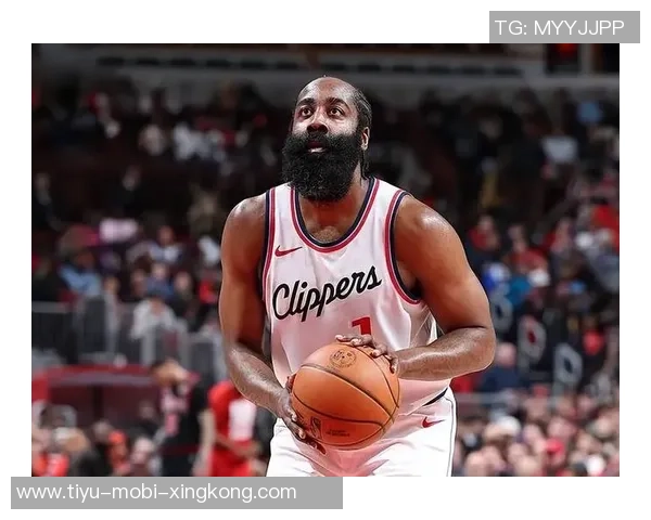 哈登训练后坚持加练超一小时展现职业精神与拼搏态度